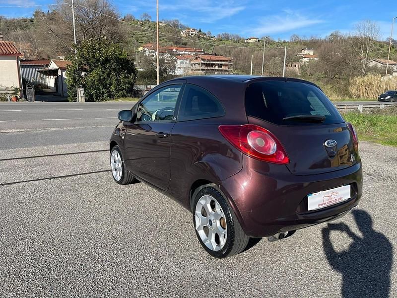 Usata Ford Ka Titanium 75 CV (55 kW) 2010 Marrone Utilitaria