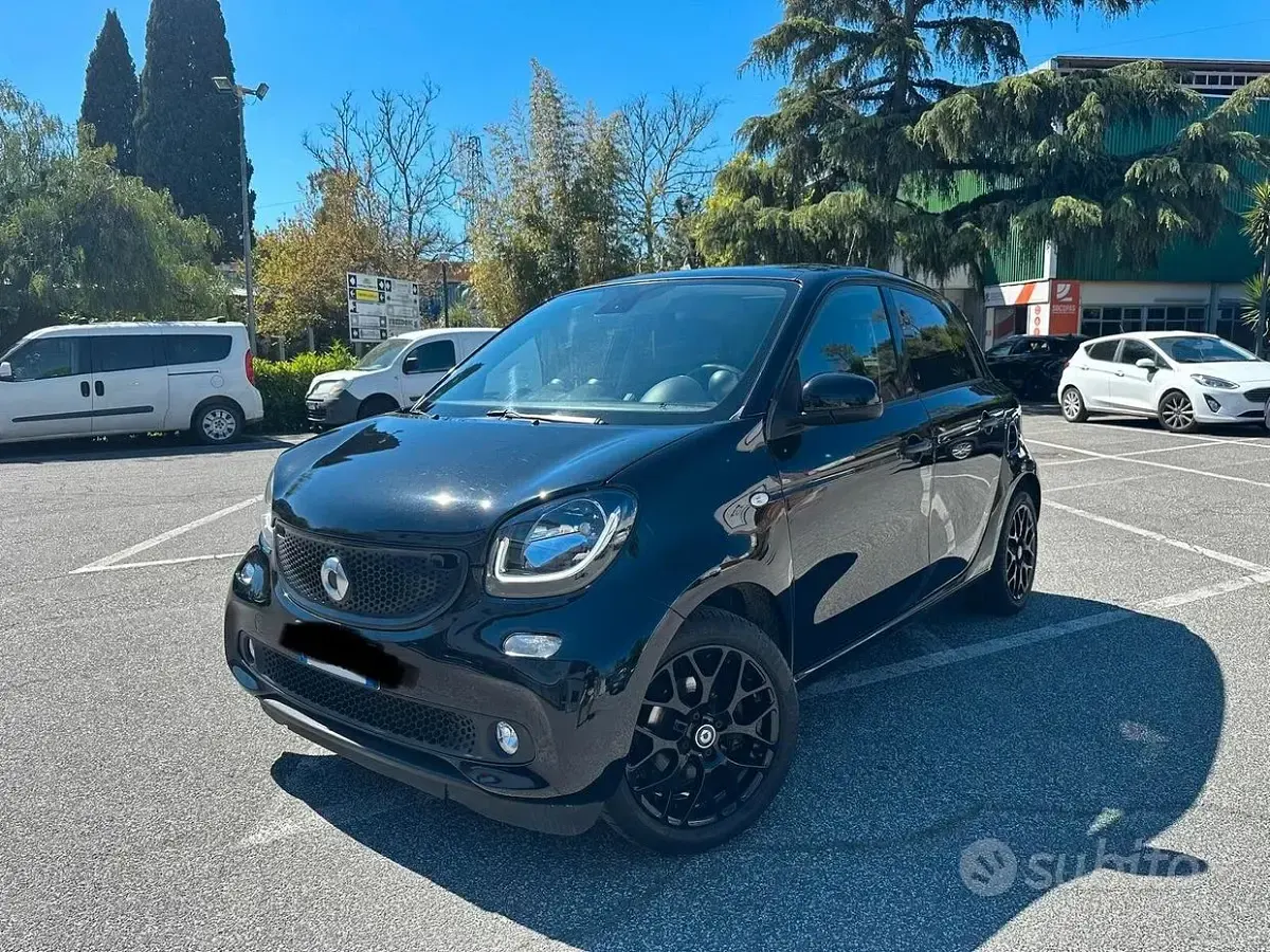 Usata Smart ForFour Prime 71 CV (52 kW) 2016 Nero Utilitaria
