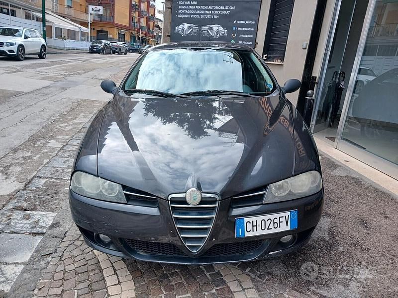 Usata Alfa Romeo 156 Distinctive 115 CV (84 kW) 2004 Grigio Station wagon