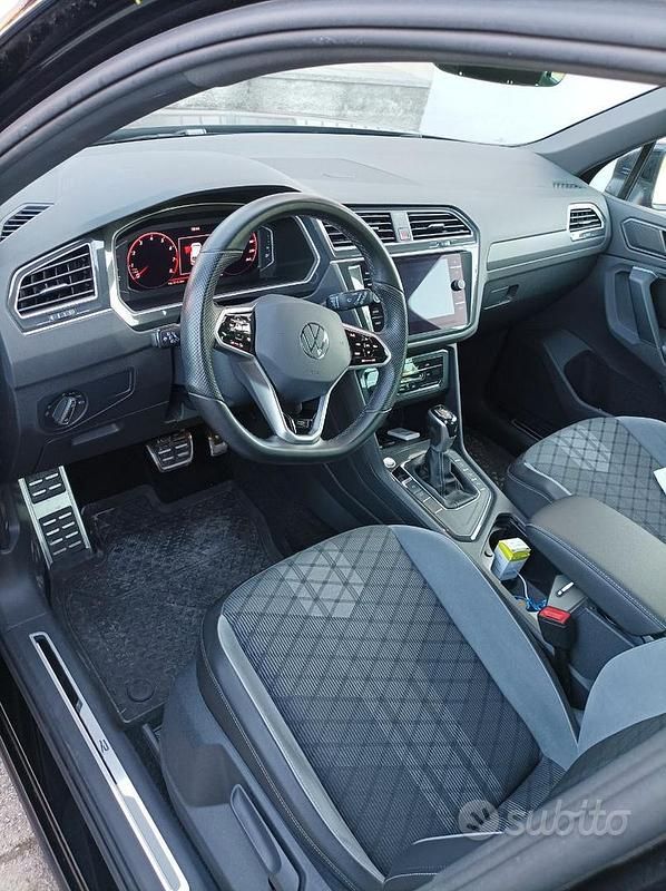 Usata VW Tiguan R-line 150 CV (110 kW) 2021 Nero SUV