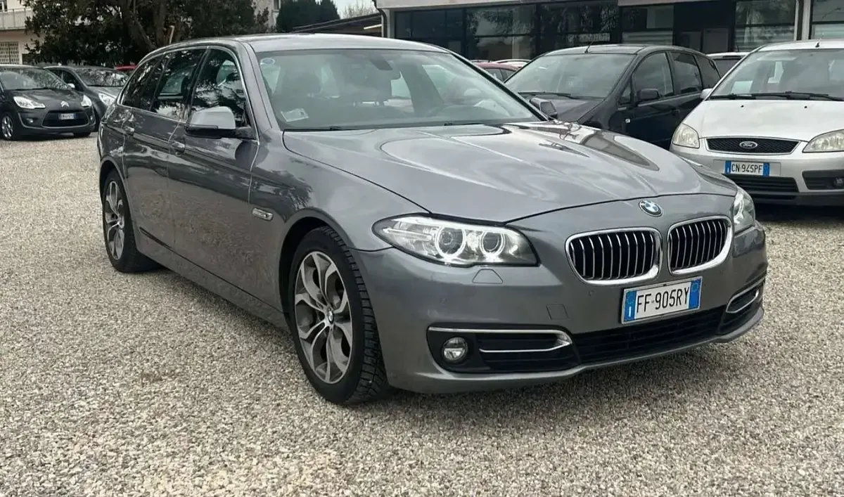 Usata BMW 520 Luxury Line 190 CV (139 kW) 2016 Grigio Station wagon