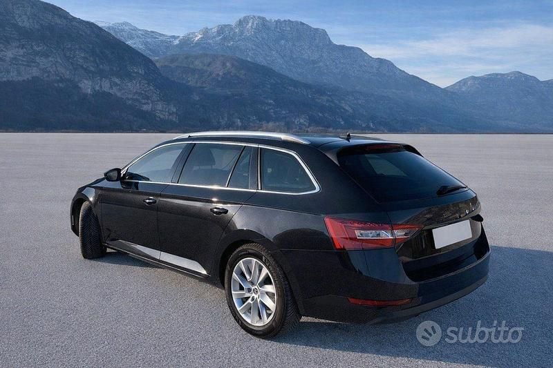 Begagnad Skoda Superb 150 HK (110 kW) 2023 Svart Kombi