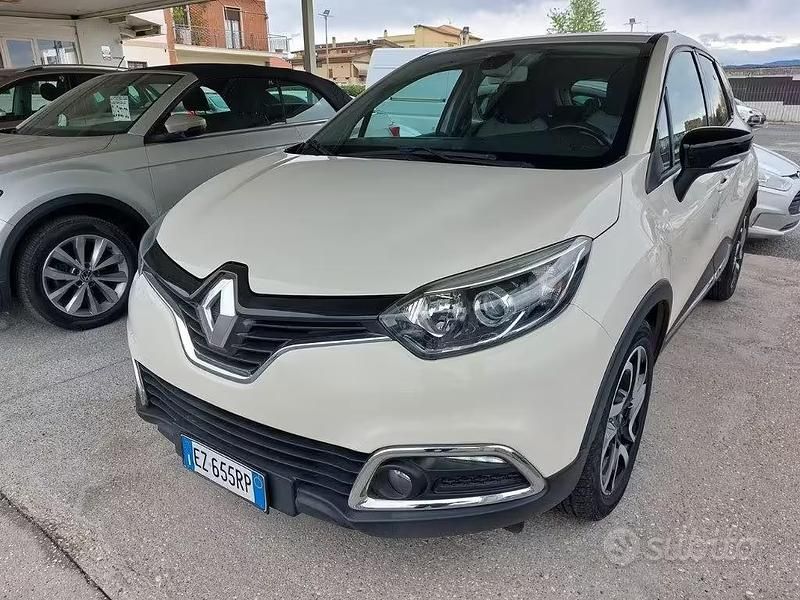 Usata Renault Captur 90 CV (66 kW) 2015 Beige SUV