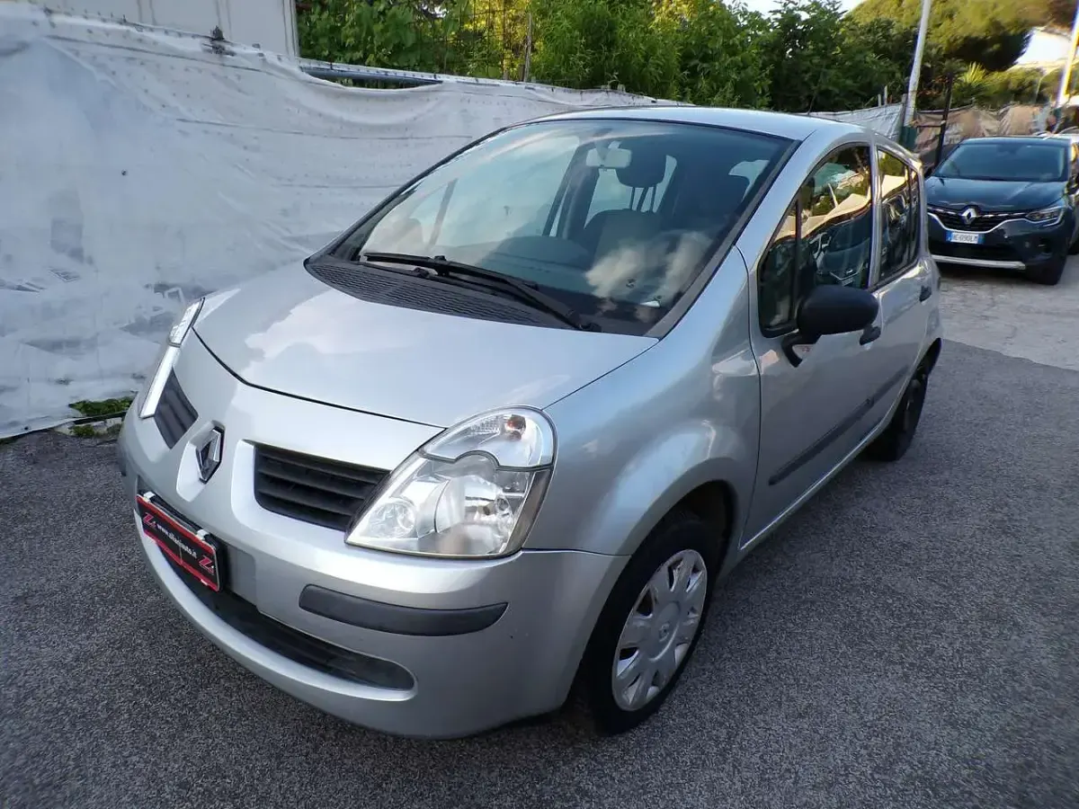 Usata Renault Modus 75 CV (55 kW) 2007 Argento Monovolume