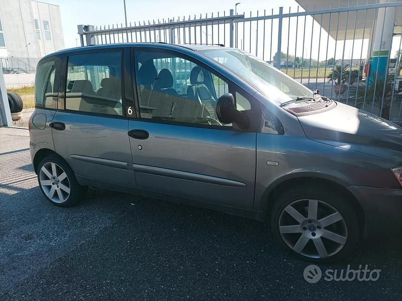 Usata Fiat Multipla 103 CV (75 kW) 2009 Grigio Monovolume