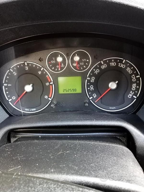 Usata Ford Fusion 80 CV (58 kW) 2007 Grigio Monovolume