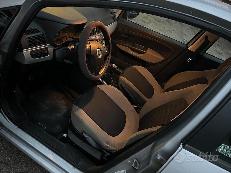 Usata Fiat Grande Punto 60 CV (44 kW) 2005 Grigio Utilitaria