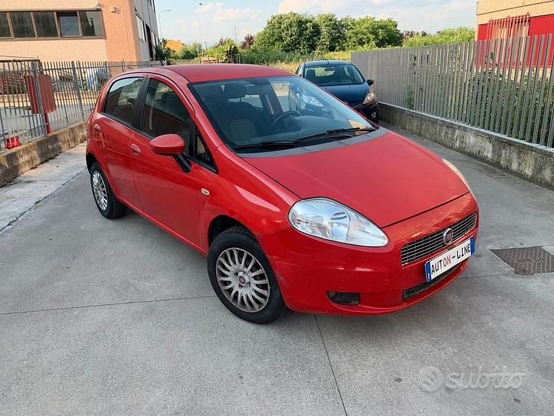 Usata Fiat Grande Punto Active 77 CV (56 kW) 2009 Rosso Utilitaria