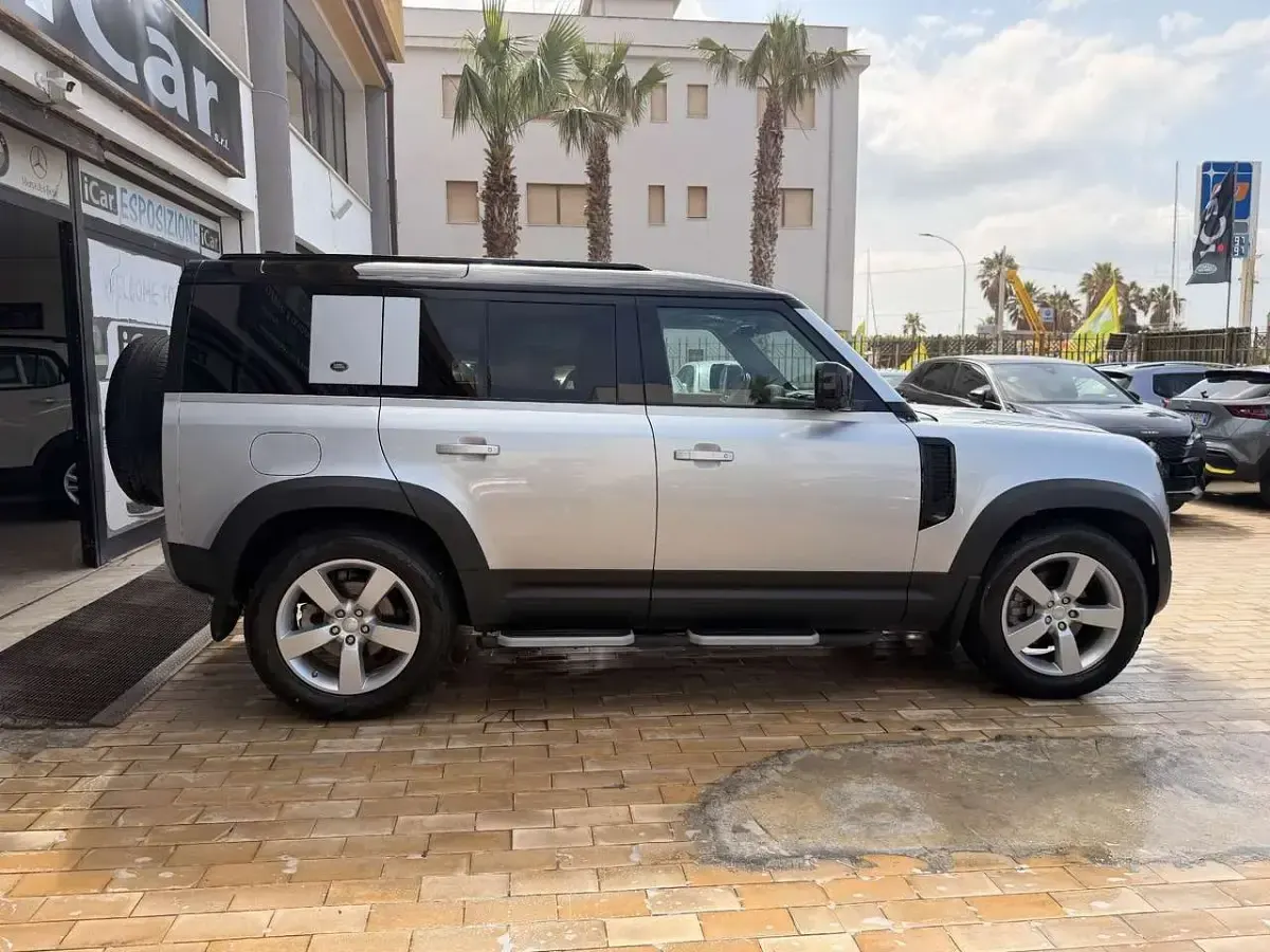 Usata Land Rover Defender First Edition 241 CV (177 kW) 2021 Argento SUV