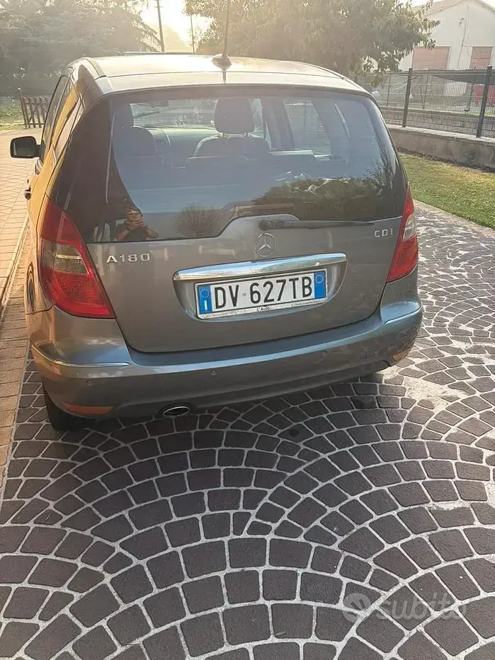Usata Mercedes A180 109 CV (80 kW) 2009 Grigio Berlina