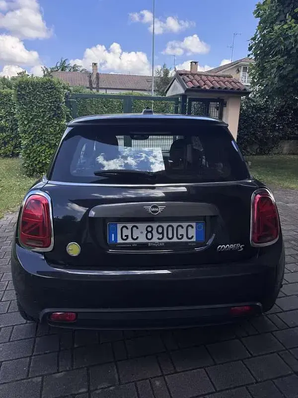 Usata Mini Cooper SE 75 kW (102 CV) 2020 Nero Utilitaria
