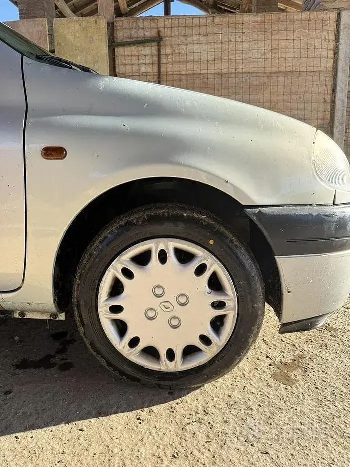 Usata Renault Clio 58 CV (42 kW) 2000 Grigio Berlina