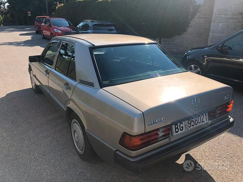 Usata Mercedes 190 90 CV (66 kW) 1988 Berlina