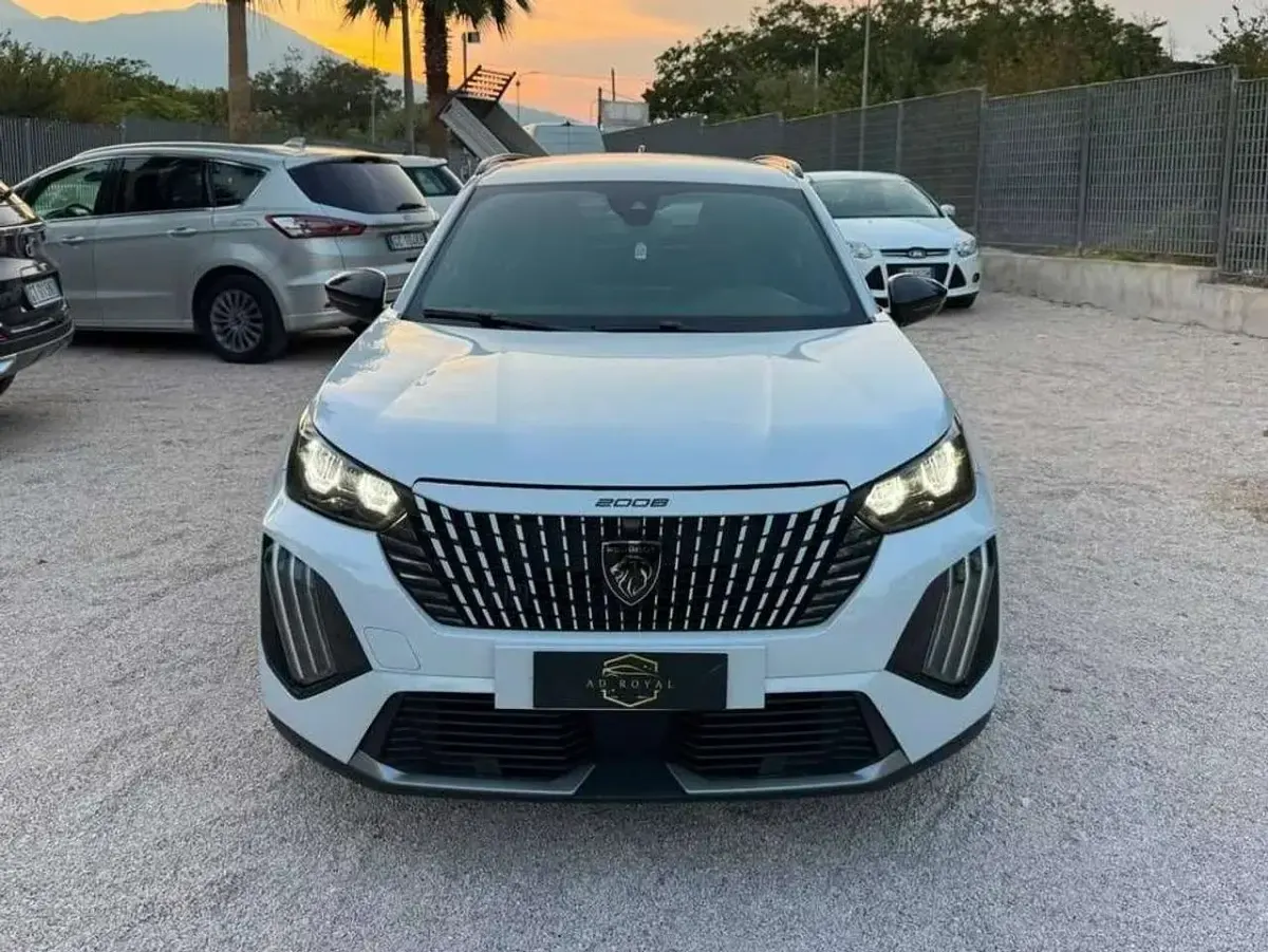 Usata Peugeot 2008 Allure 131 CV (96 kW) 2024 Bianco SUV