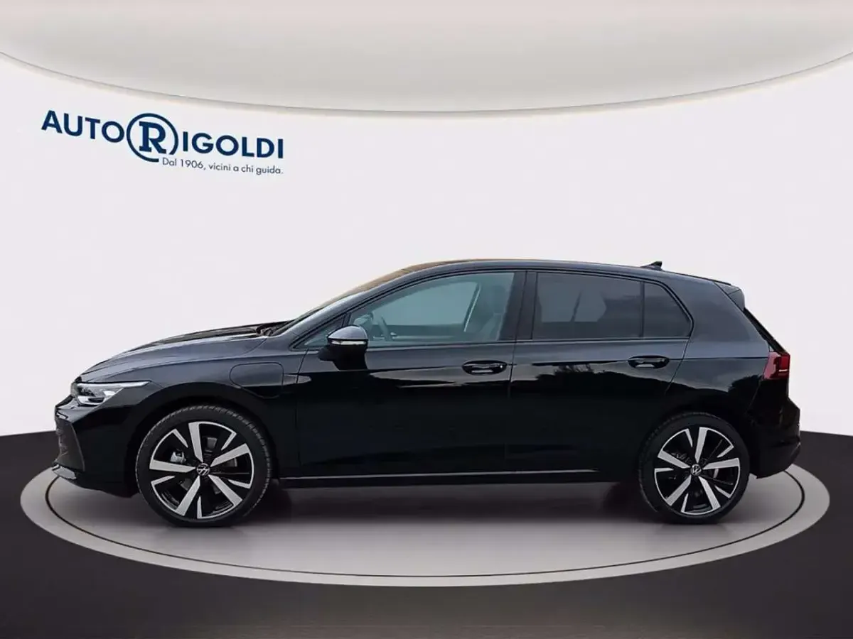 Nuova VW Golf VIII Life 204 CV (150 kW) 2026 Grenadill black metallizzato Berlina