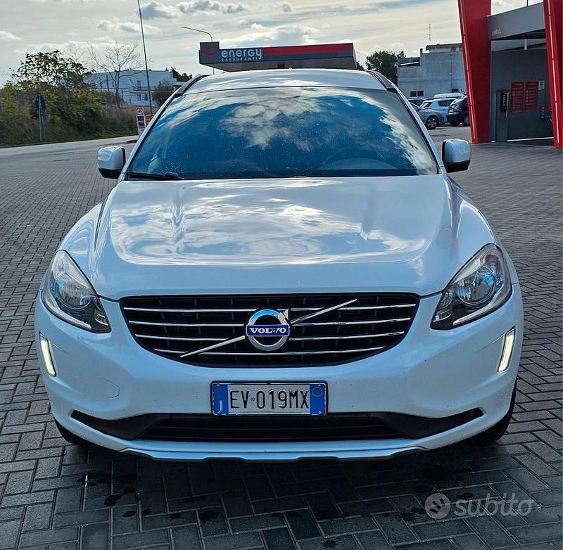 Bianco Usata 2014 Volvo XC60 SUV | 8500 € (Ottimo prezzo) - Immagine 1/4