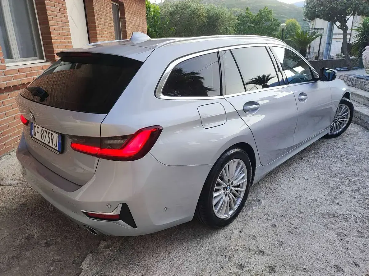 Usata BMW 318 Luxury Line 150 CV (110 kW) 2021 Argento Station wagon