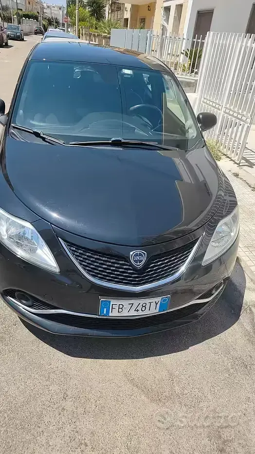 Usata Lancia Ypsilon Gold 69 CV (50 kW) 2016 Nero Utilitaria
