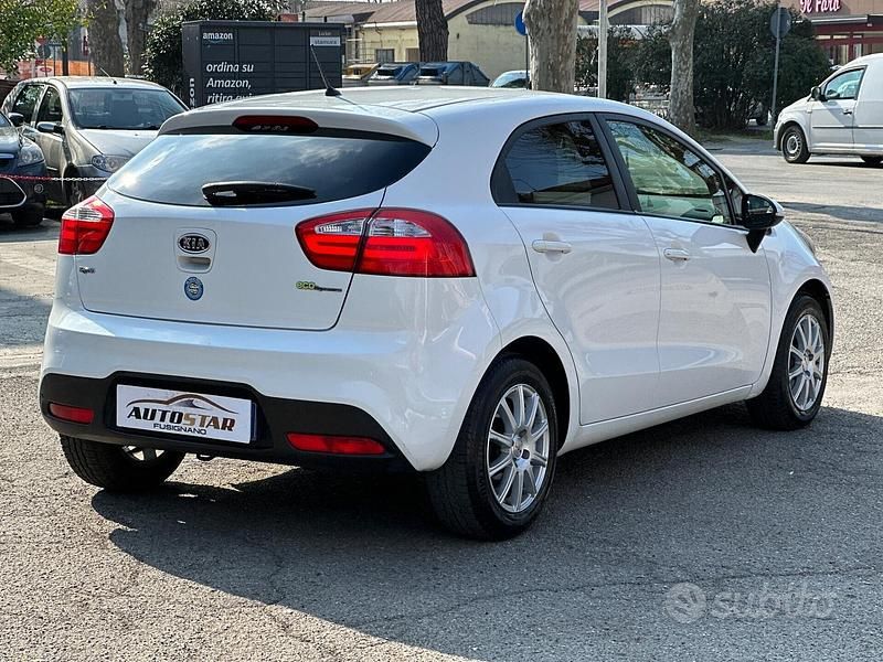 Usata Kia Rio LX 102 CV (75 kW) 2012 Bianco Berlina
