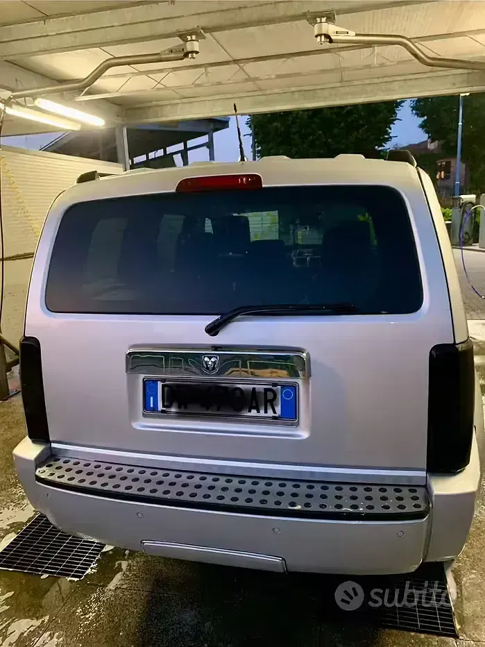 Usata Dodge Nitro 177 CV (130 kW) 2007 Grigio SUV
