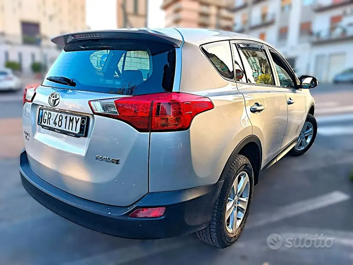Usata Toyota RAV4 124 CV (91 kW) 2013 Grigio SUV