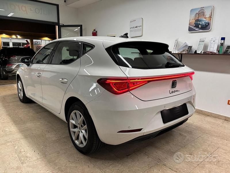 Usata Seat Leon Business 116 CV (85 kW) 2022 Bianco Berlina