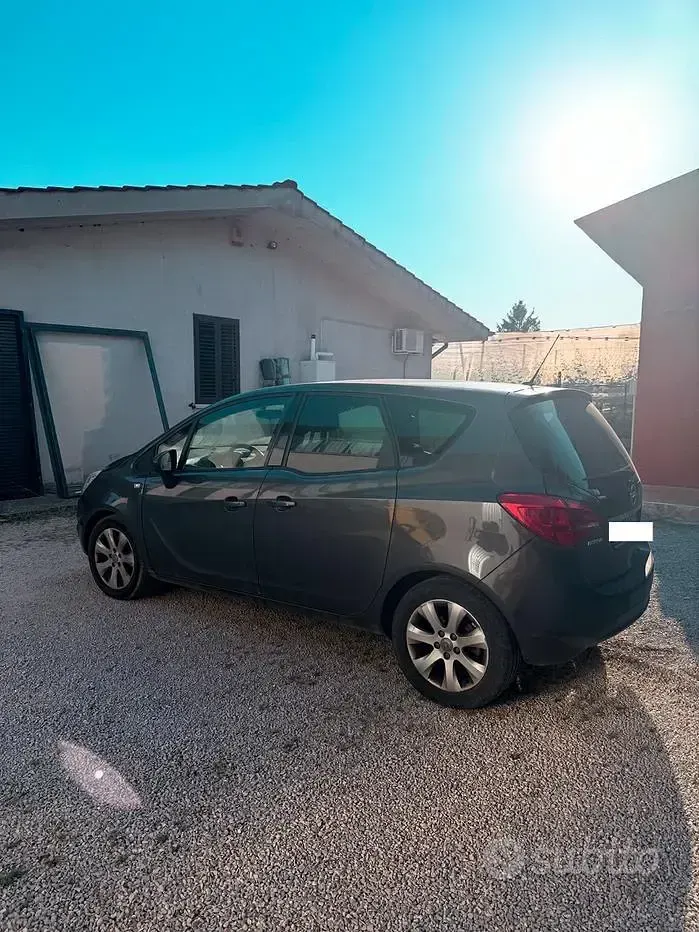 Usata Opel Meriva 110 CV (80 kW) 2012 Grigio Monovolume