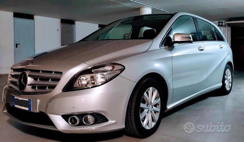 Usata Mercedes B180 Premium 109 CV (80 kW) 2013 Grigio Monovolume