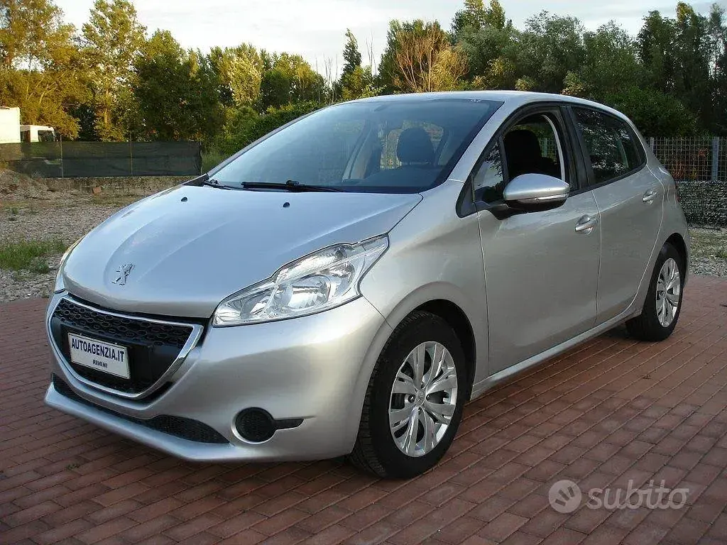 Usata Peugeot 208 Active 82 CV (60 kW) 2013 Grigio Utilitaria