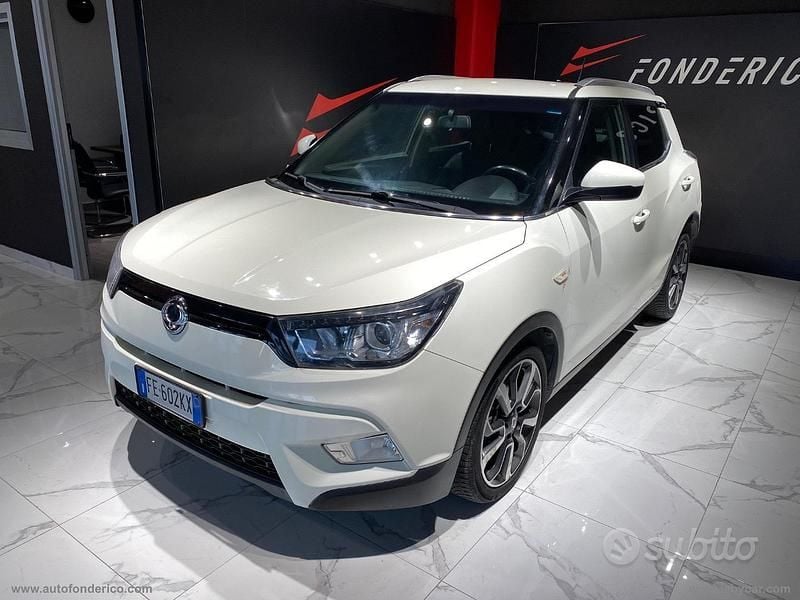Usata Ssangyong (KGM) Tivoli 115 CV (84 kW) 2016 Bianco SUV