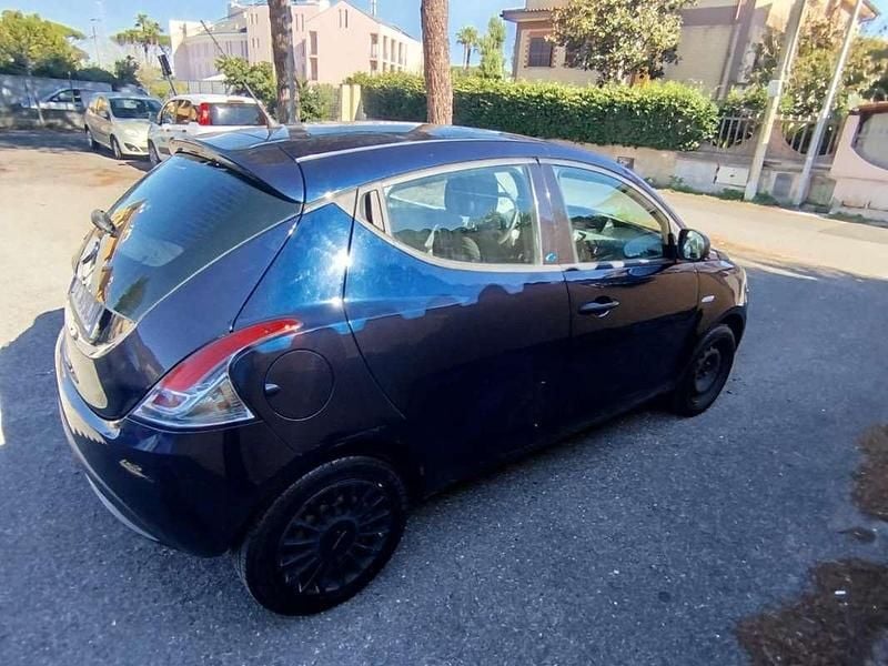 Usata Lancia Ypsilon 69 CV (50 kW) 2019 Blu/azzurro Utilitaria