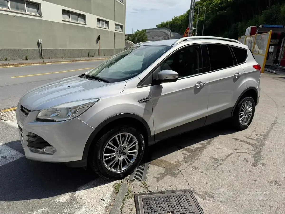 Usata Ford Kuga Titanium 140 CV (102 kW) 2014 Grigio SUV