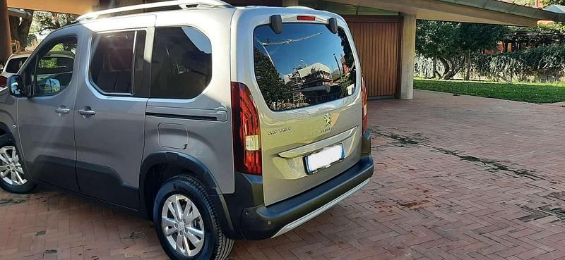 Usata Peugeot Rifter Allure 131 CV (96 kW) 2020 Grigio Monovolume