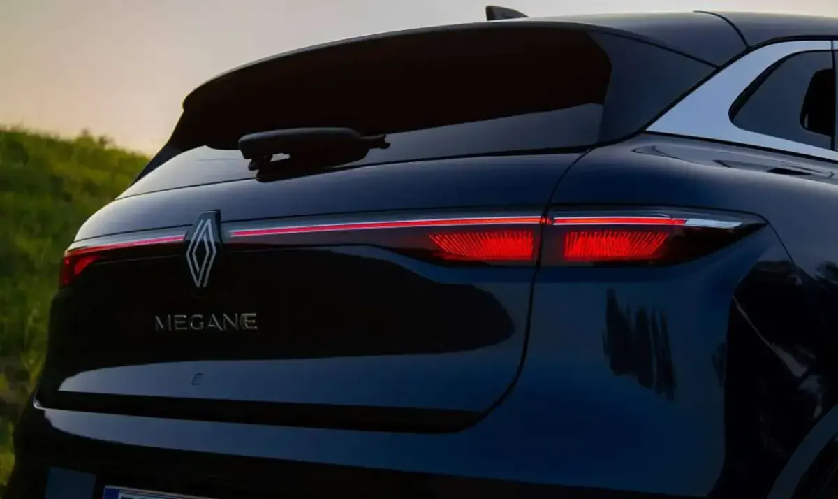 Usata Renault Megane E-Tech Techno 55 kW (75 CV) 2024 Blu/azzurro Berlina