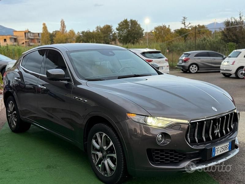 Usata Maserati Levante 250 CV (183 kW) 2016 Grigio SUV