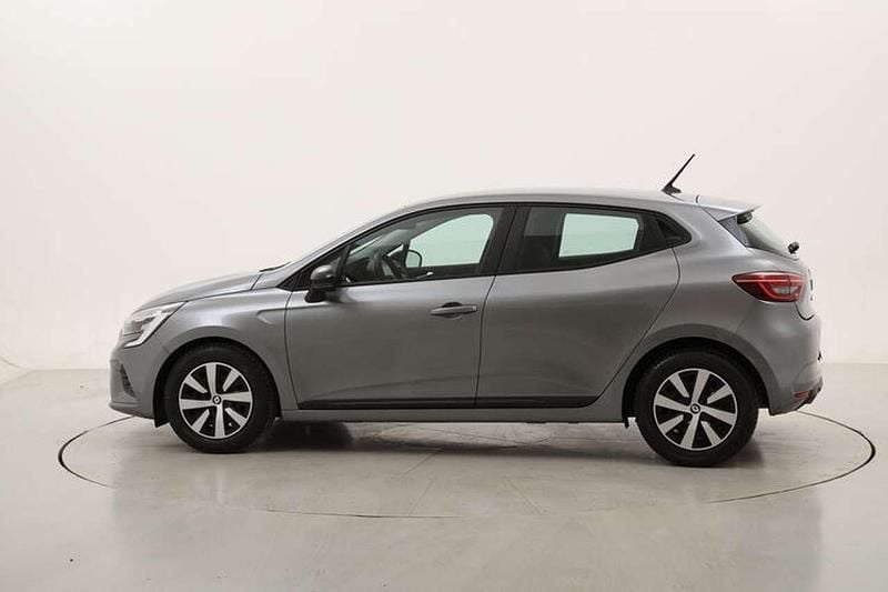 Begagnad Renault Clio V Equilibre 101 HK (74 kW) 2023 Grå Halvkombi