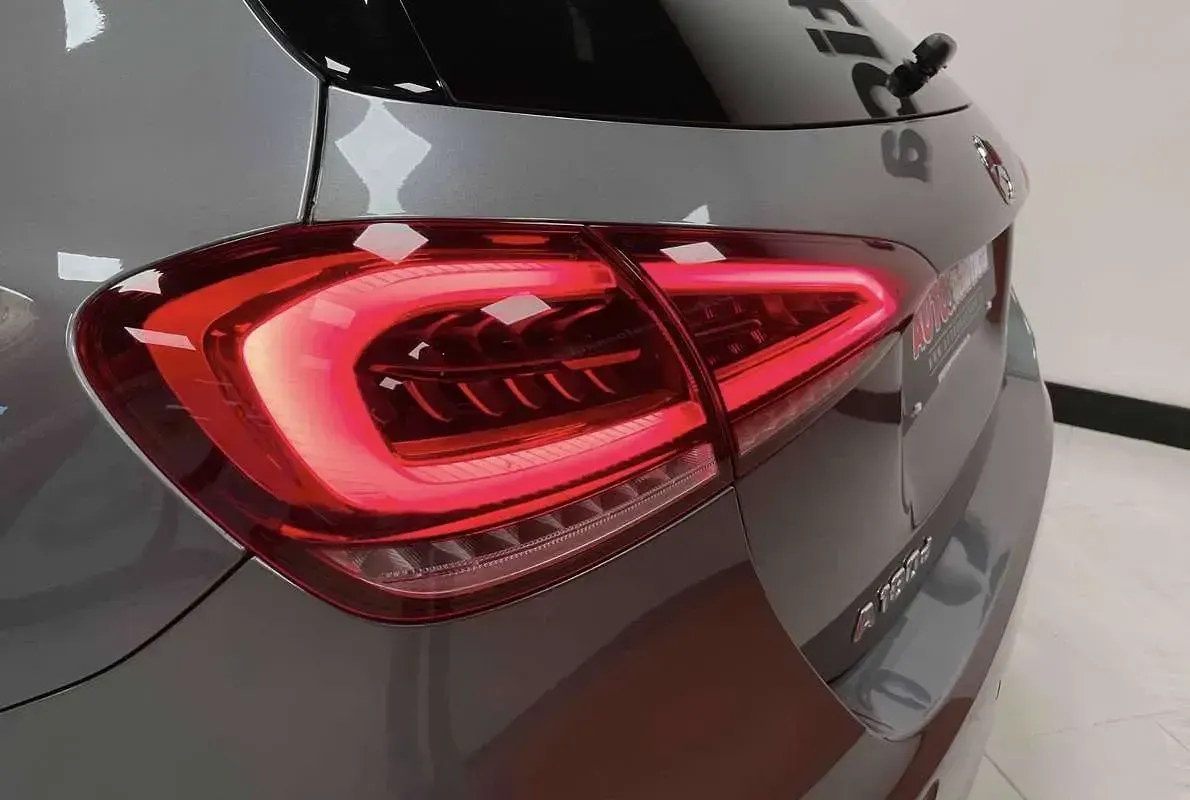 Usata Mercedes A180 Night 116 CV (85 kW) 2018 Grigio Berlina