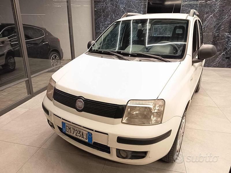 Usata Fiat Panda Active 77 CV (56 kW) 2012 Bianco Utilitaria