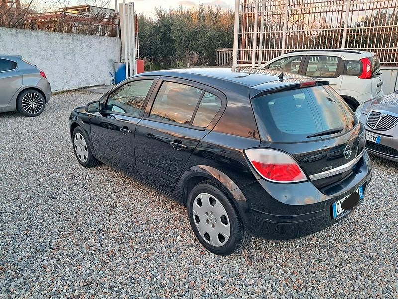 Usata Opel Astra 101 CV (74 kW) 2005 Nero Berlina