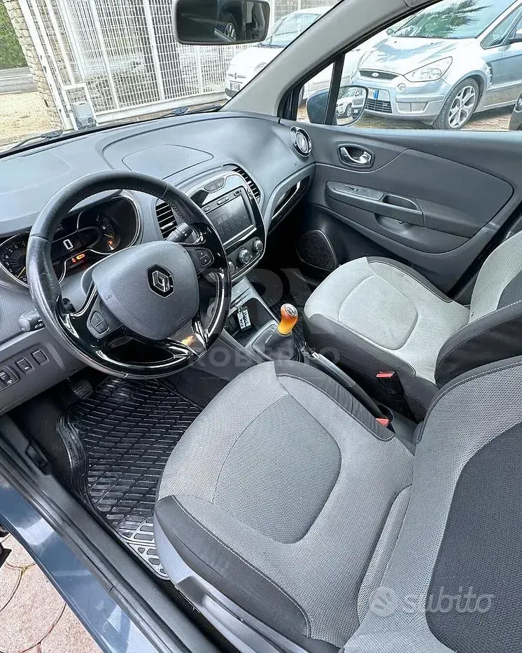 Usata Renault Captur 90 CV (66 kW) 2013 Blu SUV