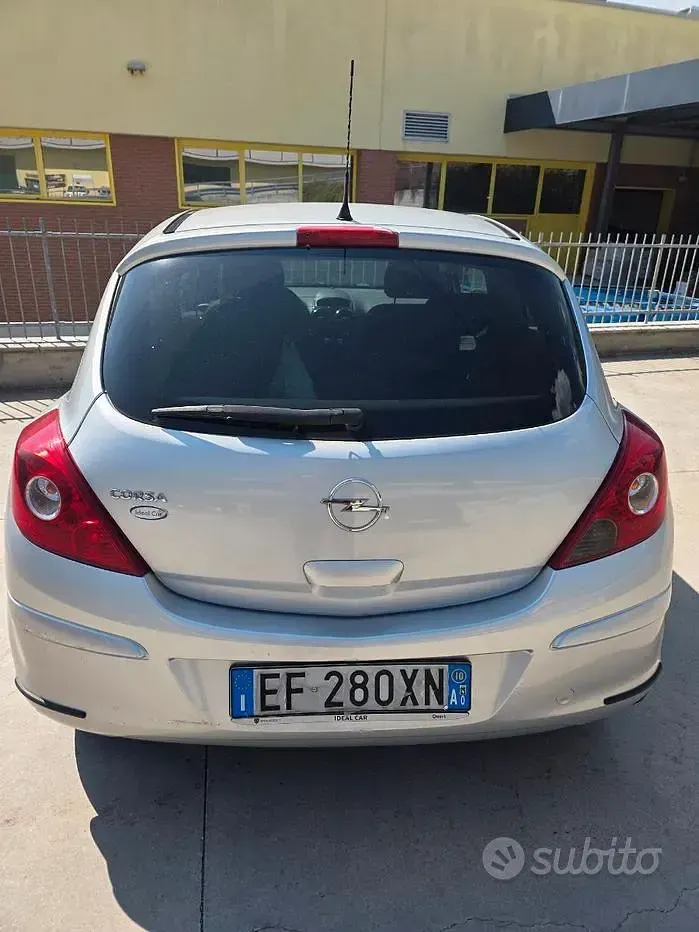 Usata Opel Corsa Edition 85 CV (62 kW) 2010 Grigio Utilitaria