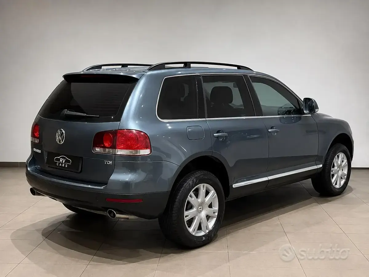 Usata VW Touareg Exclusive 174 CV (127 kW) 2007 Grigio SUV