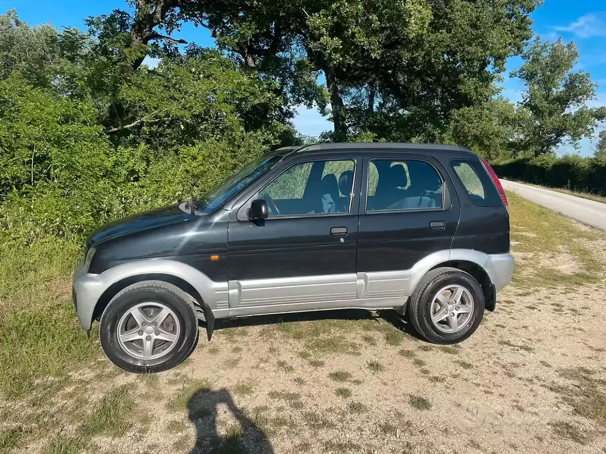 Usata Daihatsu Terios 86 CV (63 kW) 2003 Nero SUV