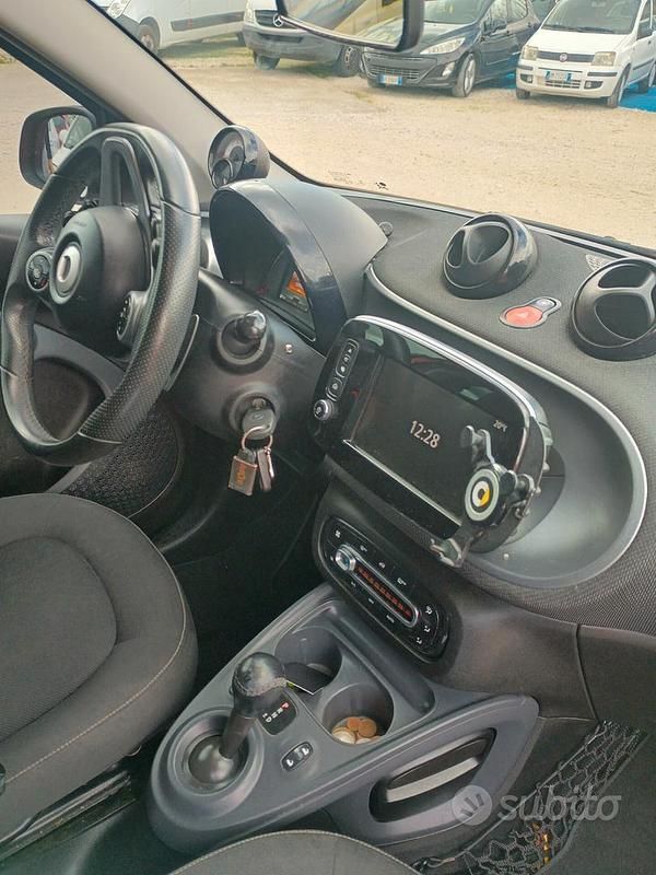 Usata Smart ForFour Prime 71 CV (52 kW) 2018 Nero Utilitaria