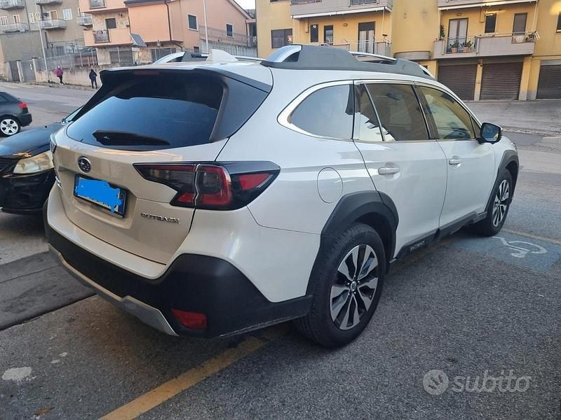 Usata Subaru Outback Premium 169 CV (124 kW) 2024 Bianco Station wagon