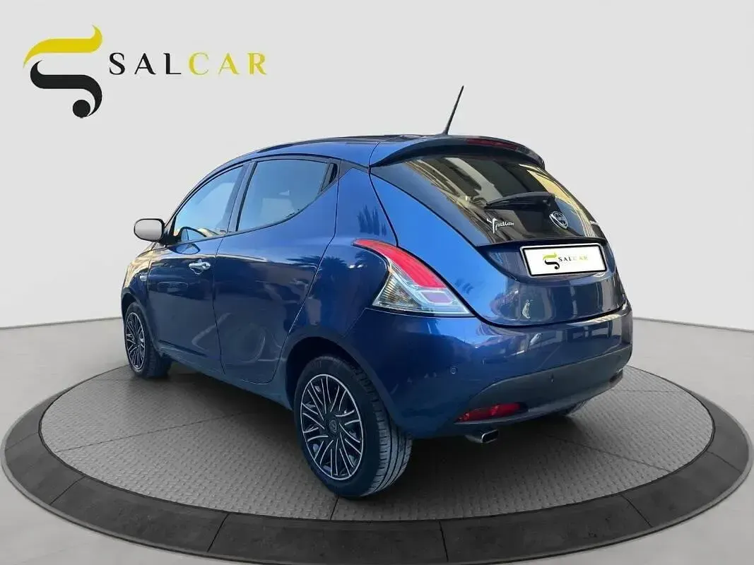 Usata Lancia Ypsilon Gold 69 CV (50 kW) 2022 Blu Utilitaria