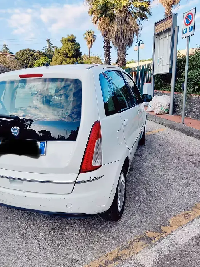 Usata Lancia Musa 69 CV (50 kW) 2011 Bianco Monovolume