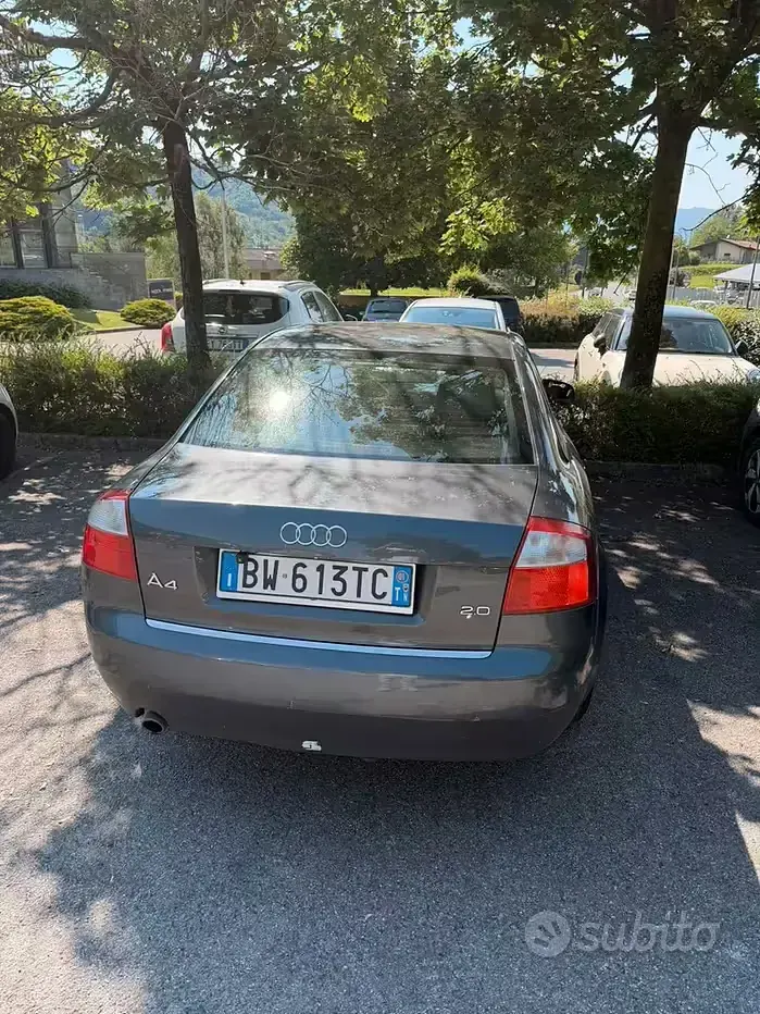 Usata Audi A4 131 CV (96 kW) 2001 Grigio Berlina
