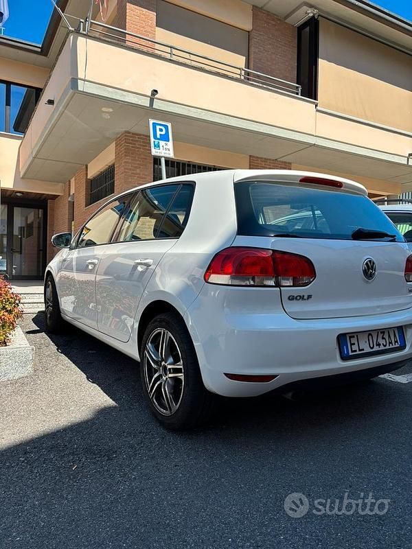 Usata VW Golf VII 105 CV (77 kW) 2012 Bianco Berlina