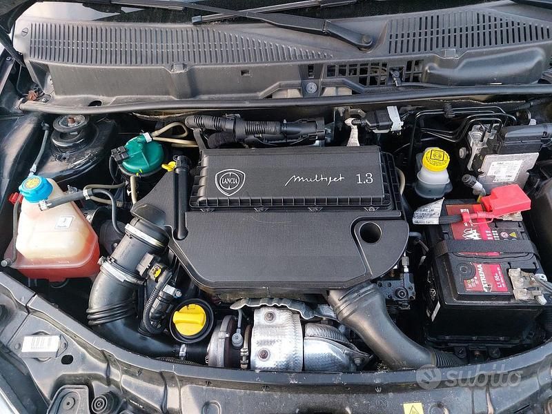 Begagnad Lancia Ypsilon 75 HK (55 kW) 2011 Svart Halvkombi